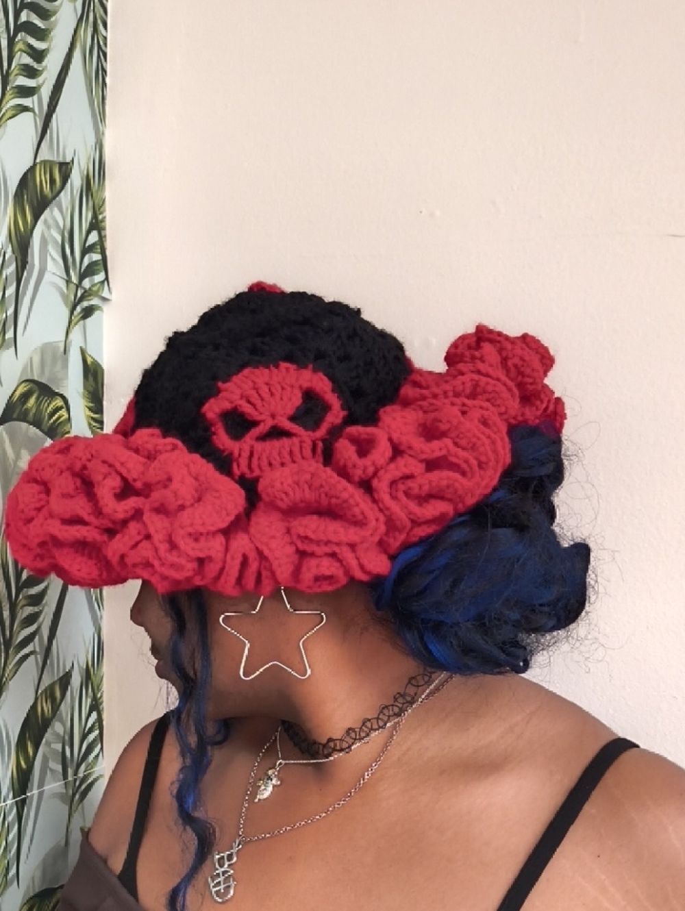 Skull Ruffle Hat - Picture 4 of 7